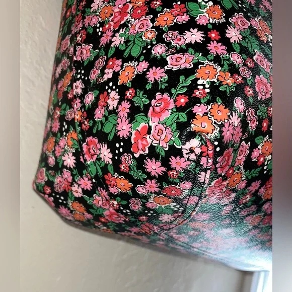 Coach Reversible Red and Pink Floral Tote Bag with wristlet. - Picture 3 of 16